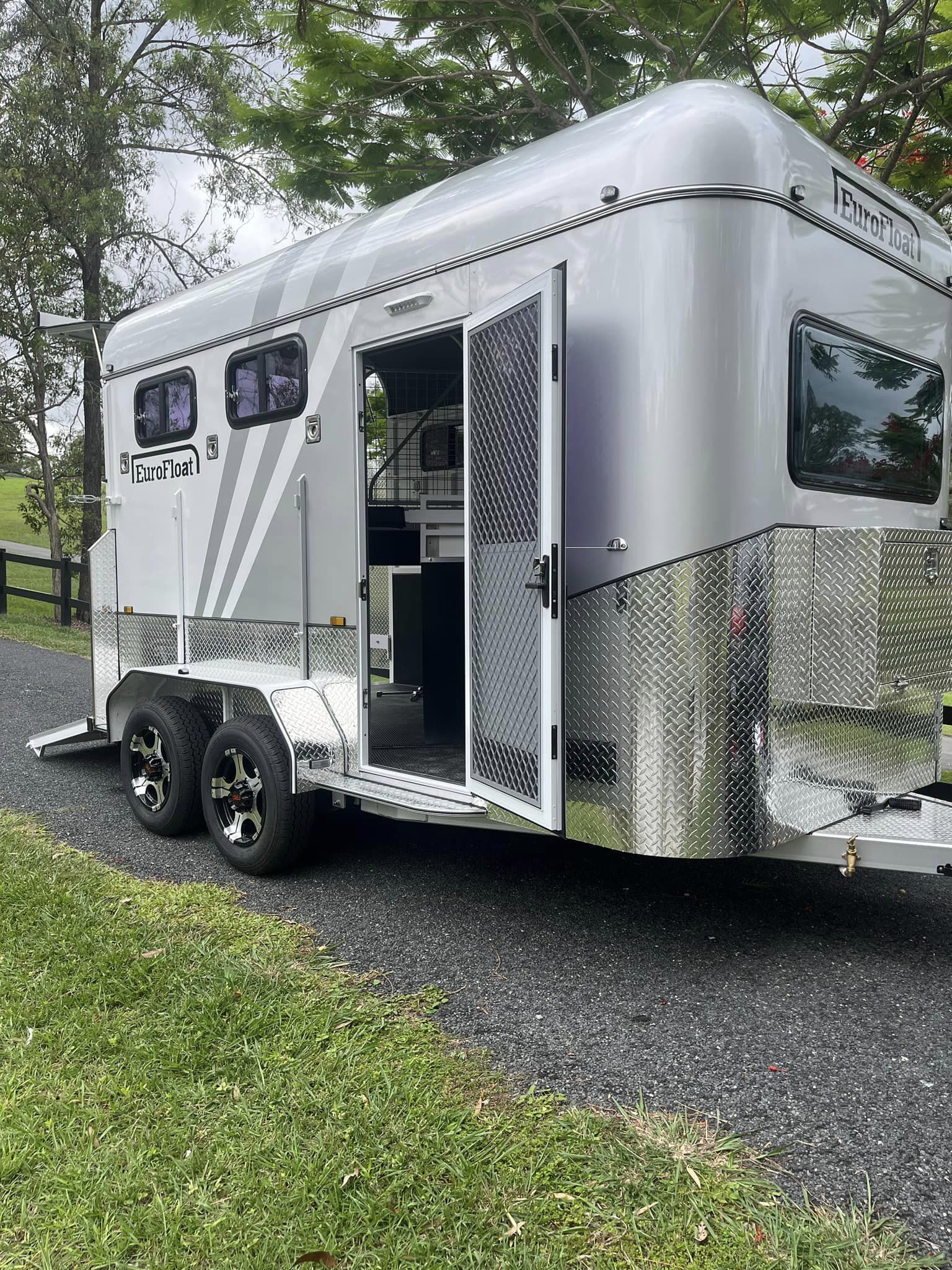 2HAL-L600 SN Prestige Series Deluxe Package