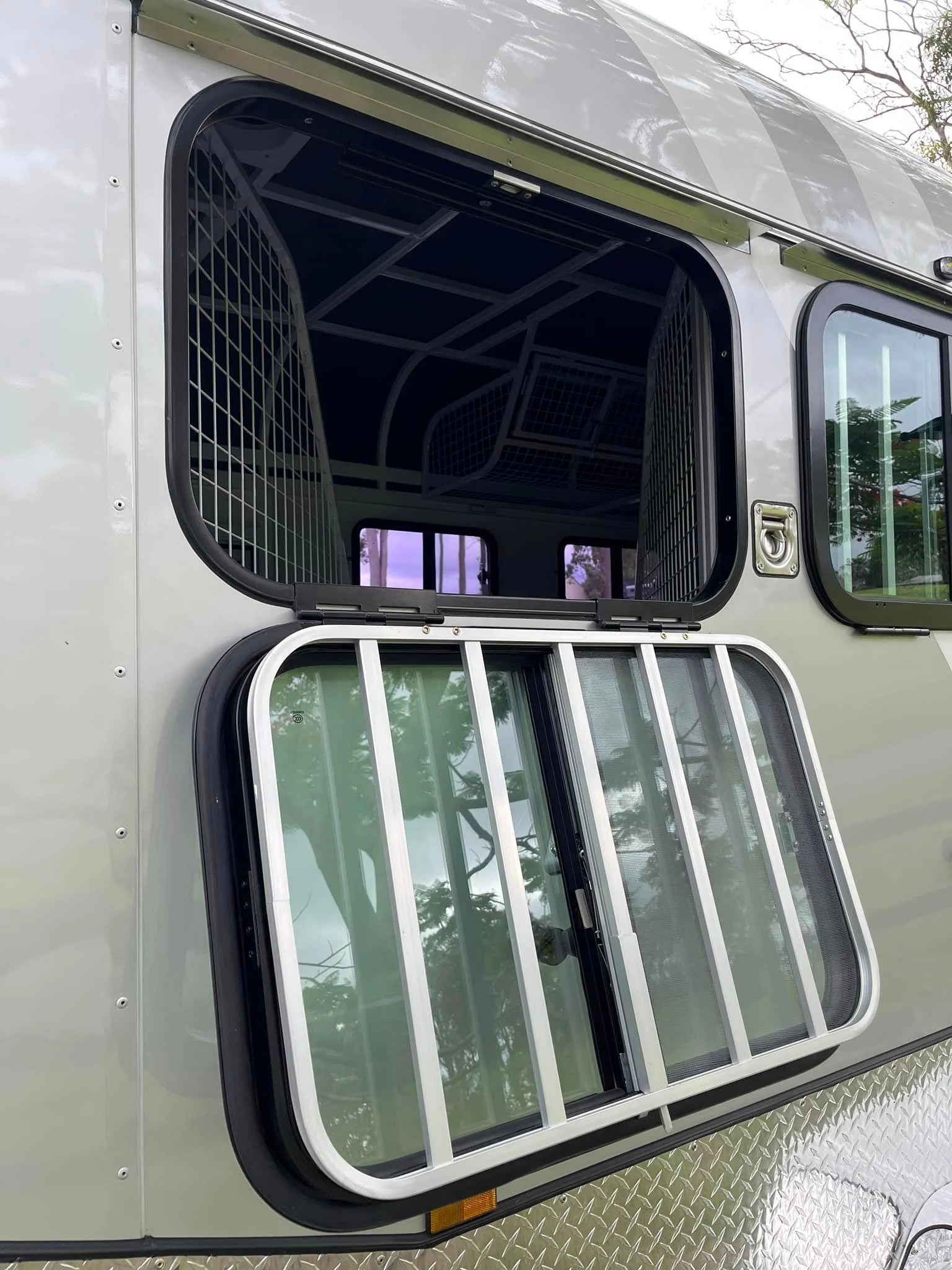2HAL-L600 SN Prestige Series Deluxe Package