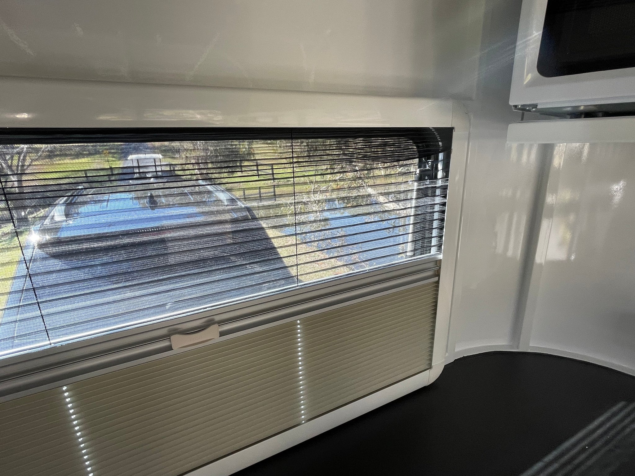 2 Horse Straight Load Camper Float L500 SN