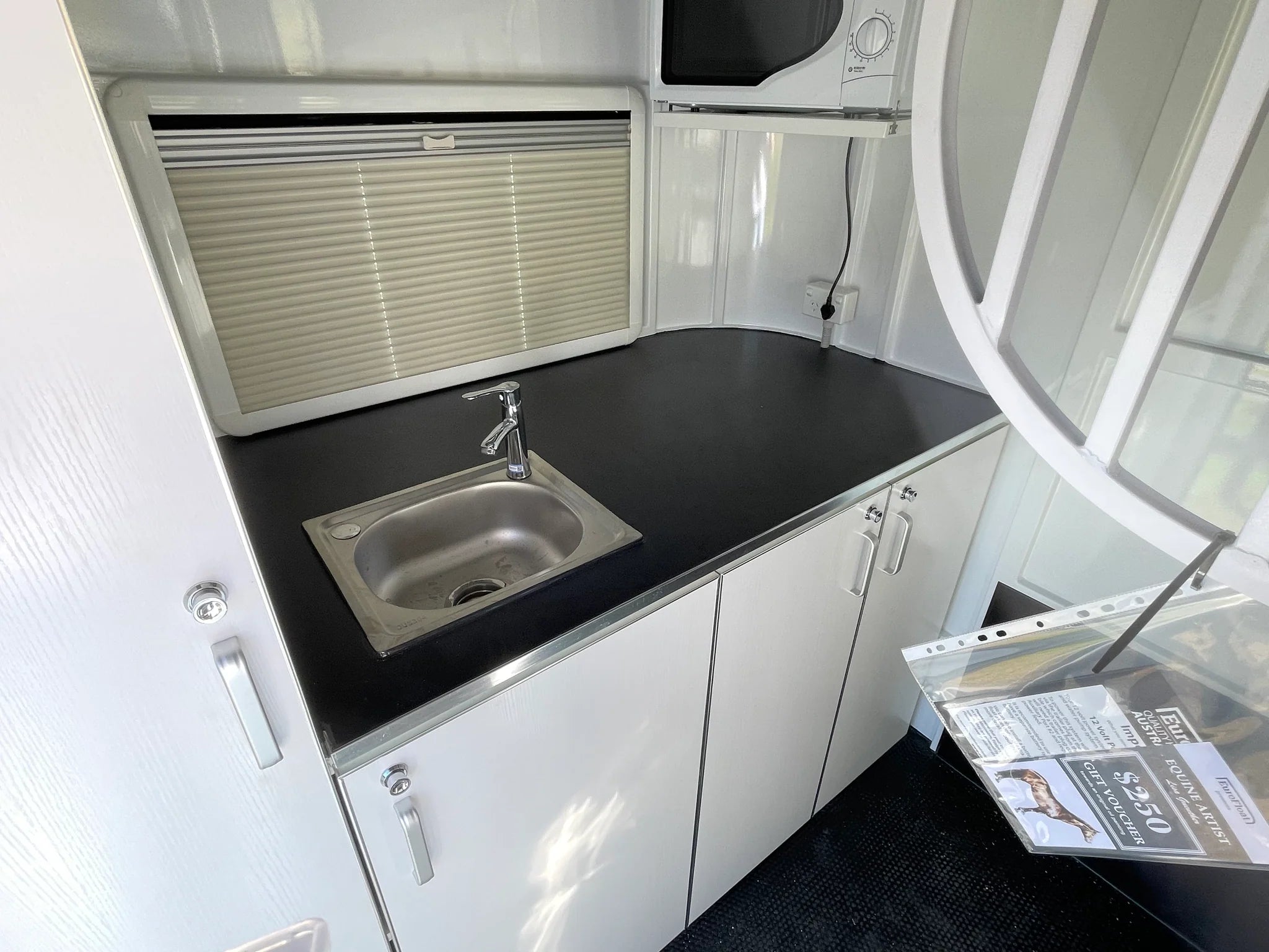 2 Horse Straight Load Camper Float L500 SN