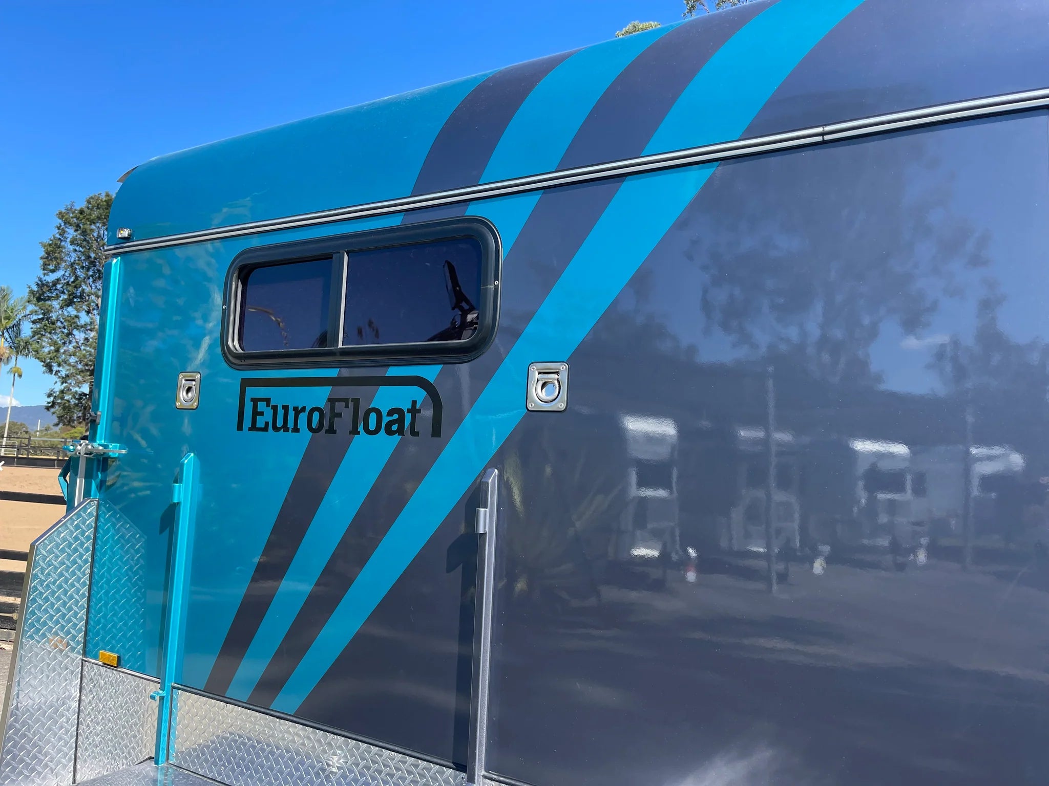 2 Horse Straight Load Camper Float L500 SN