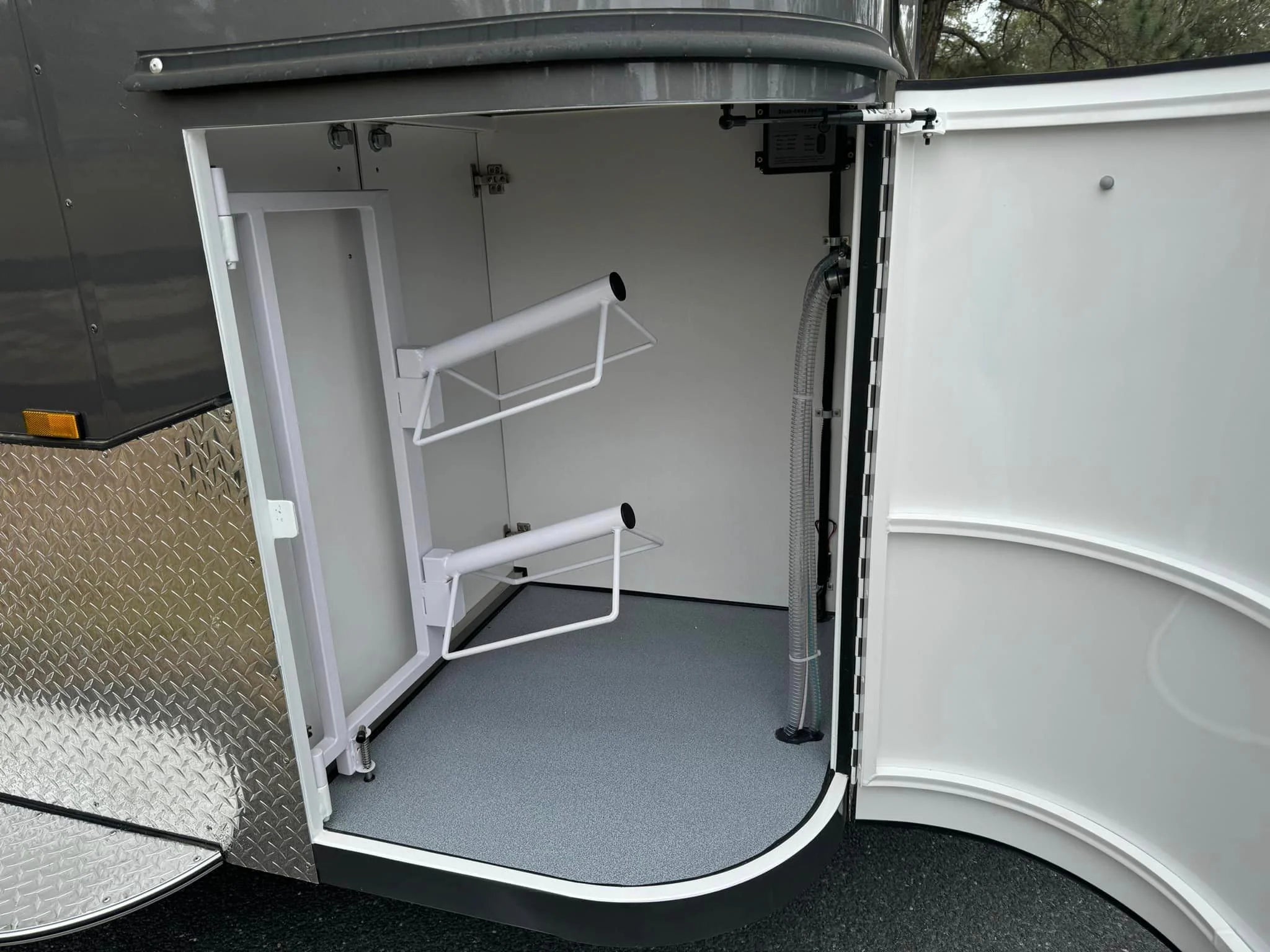 2 Horse Straight Load Float L500 SN