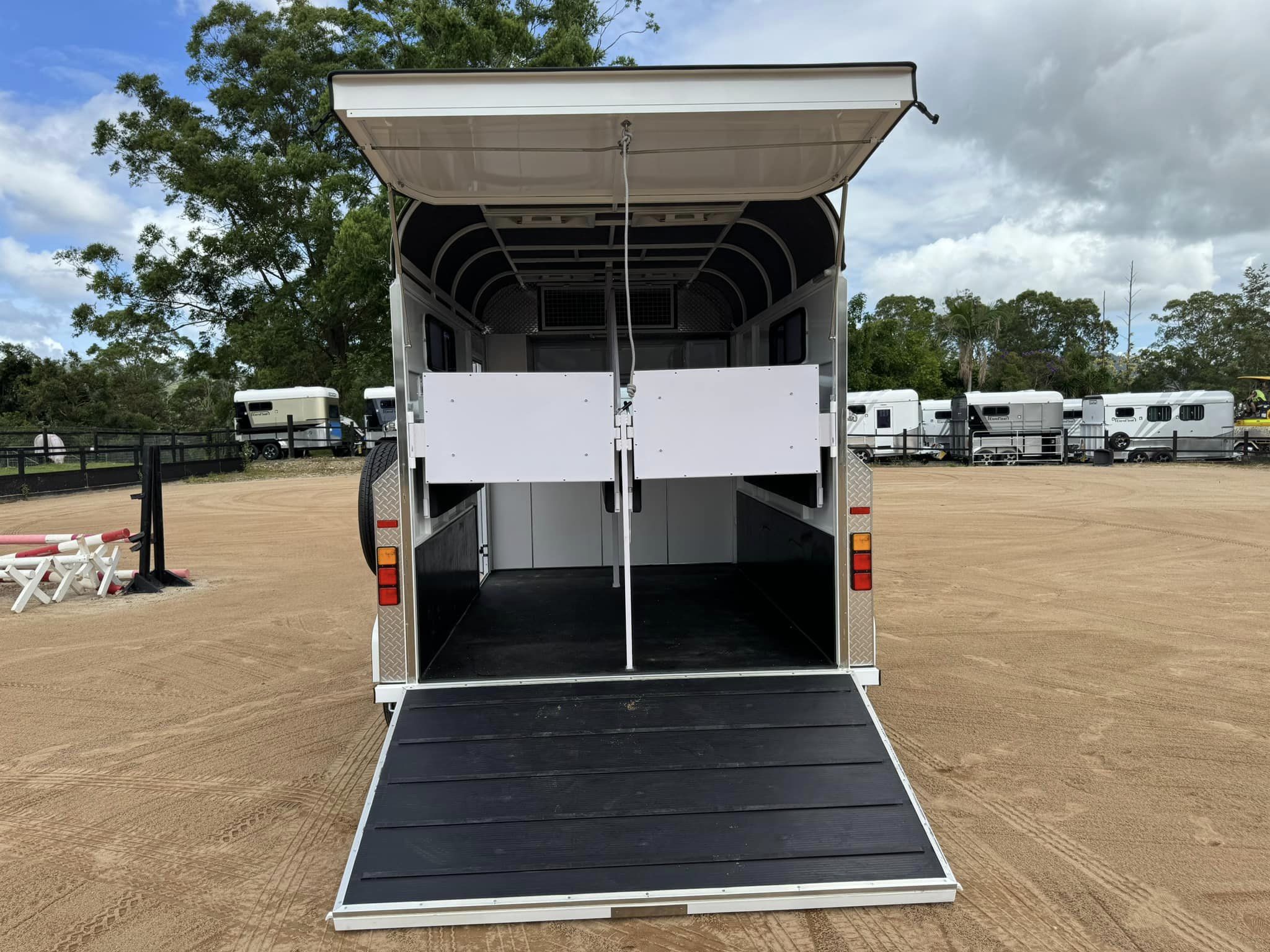 2 Horse Straight Load Camper Float L600 WB SN