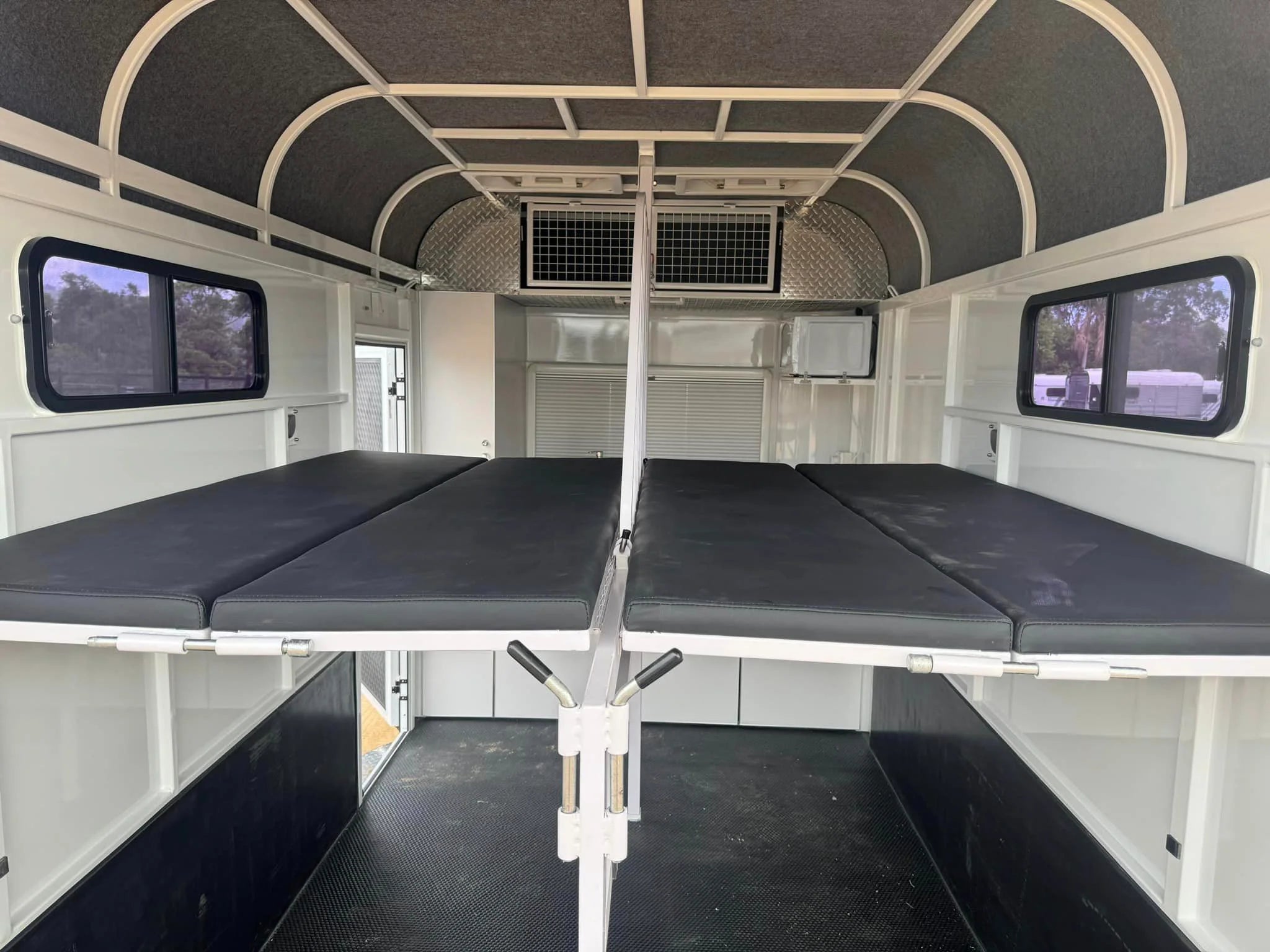2 Horse Straight Load Camper Float L600 WB SN