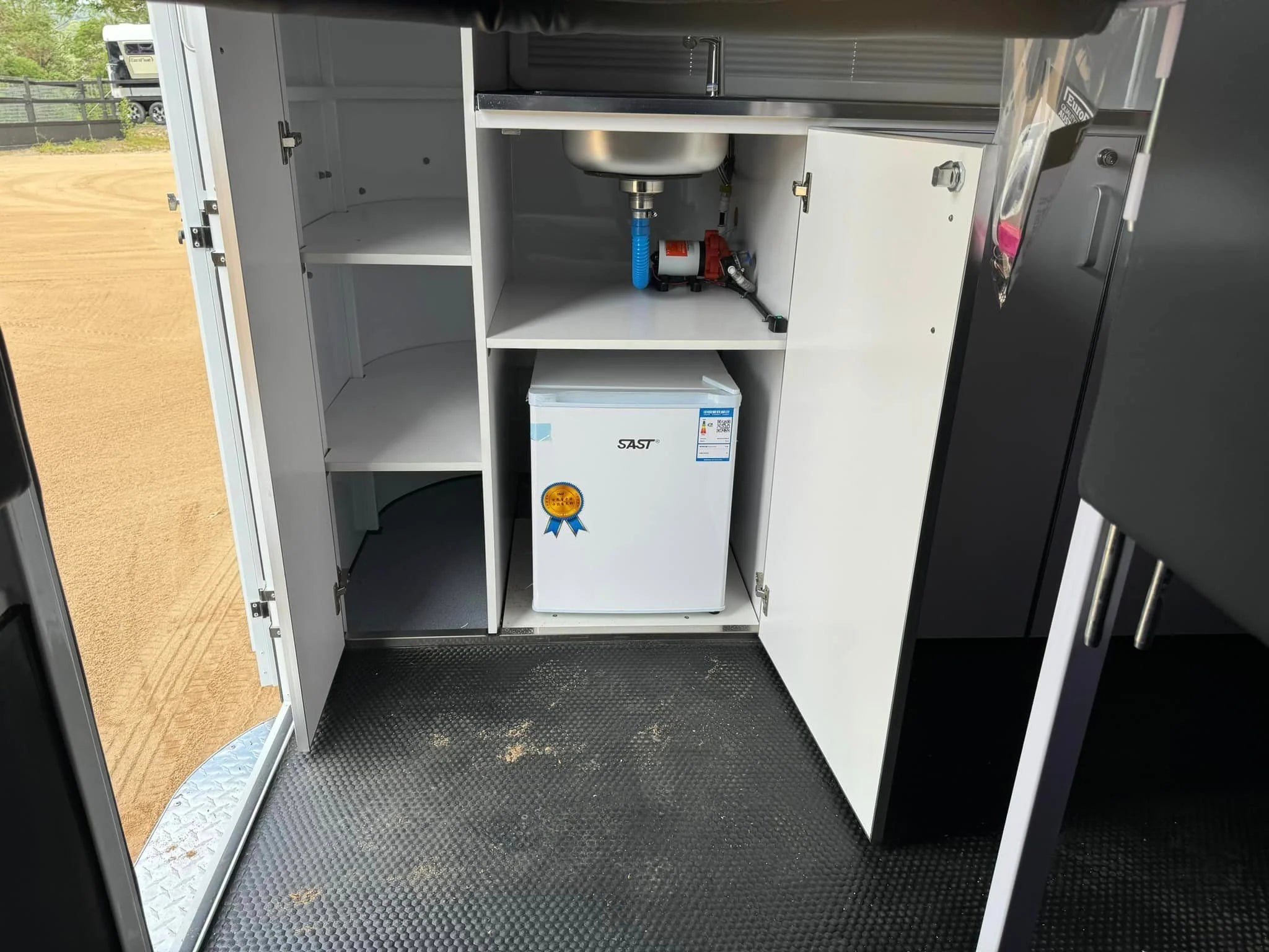 2 Horse Straight Load Camper Float L600 WB SN