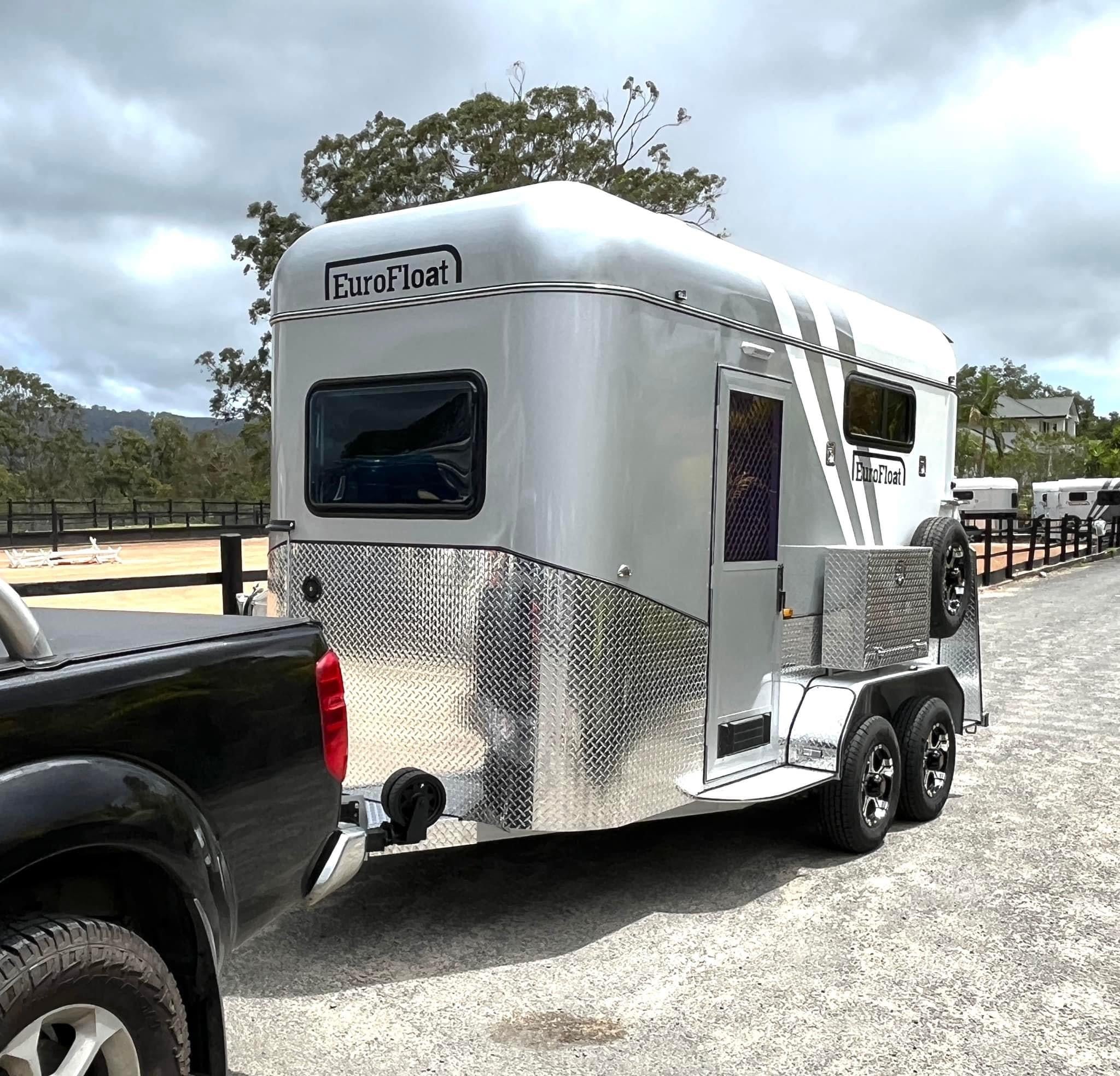2 Horse Straight Load Camper Float L600 SN