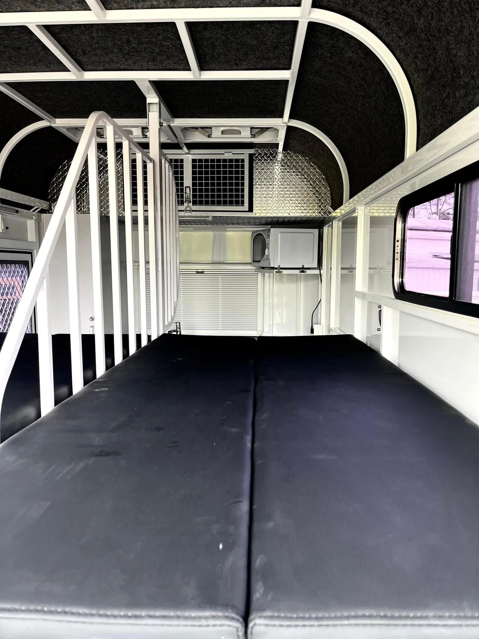 2 Horse Straight Load Camper Float L600 SN
