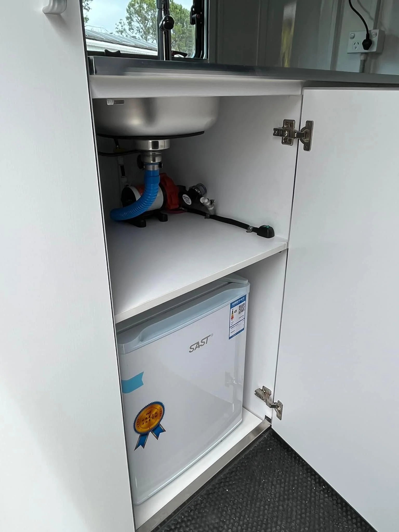 2 Horse Straight Load Camper Float L600 SN
