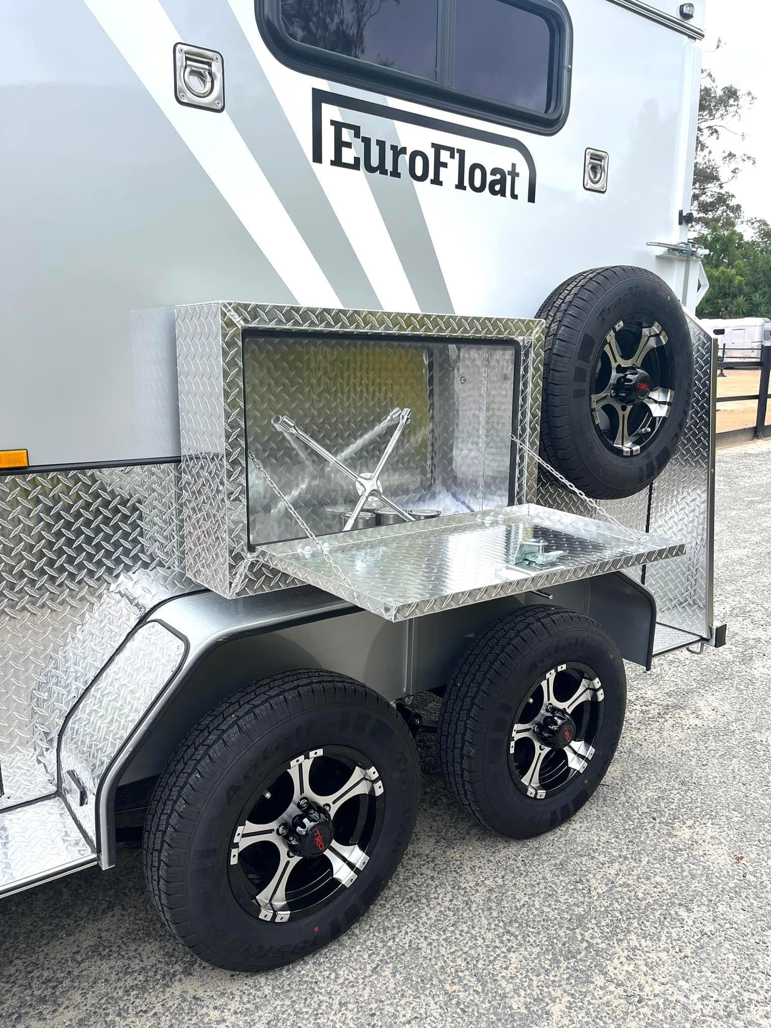 2 Horse Straight Load Camper Float L600 SN