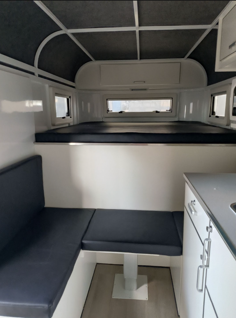 3 Horse Angle Gooseneck Camper Float SN 3.1