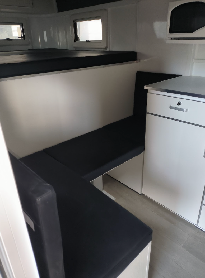 3 Horse Angle Gooseneck Camper Float SN 3.1